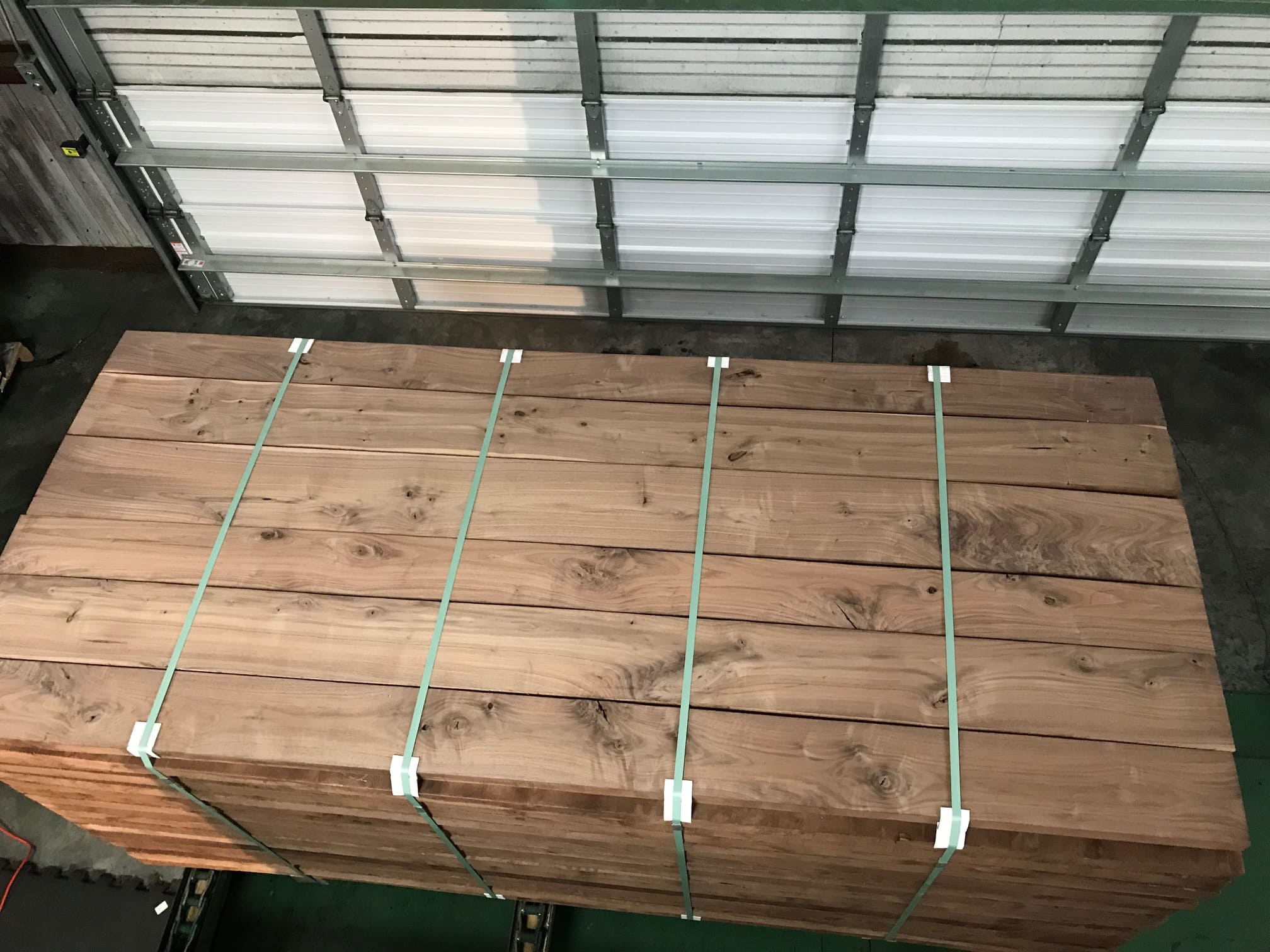 Kantskårede planker i amerikansk valnød, sortering Rustic - CSS Hardwood